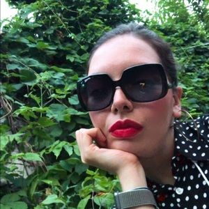 Meet your Posher, Hita